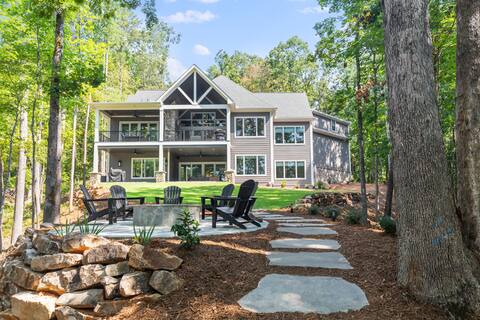 Keowee Cove Retreat on Lake Keowee!