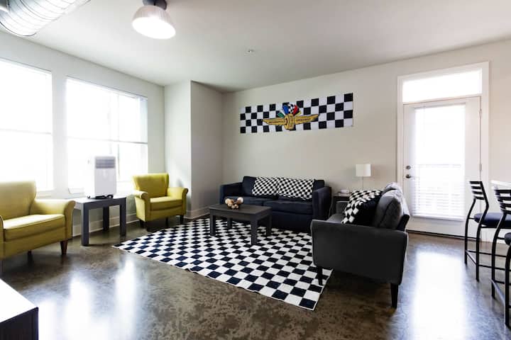 Relax In An Indy 500 Themed Unit With Free Parking - Fountain Square, Indianapolis