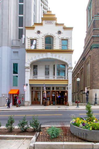 The Etta | Historic Loft | Walkable Downtown