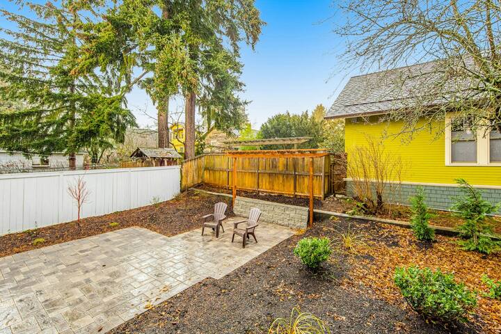 Spacious 7BR | Balcony | W/D gallery image 2