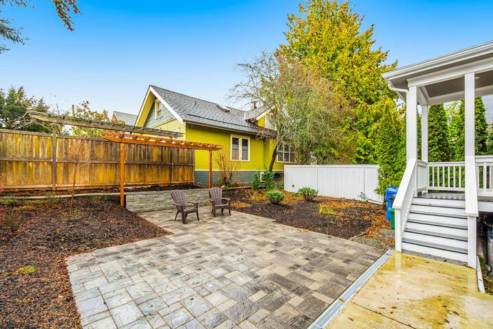 Spacious 7BR | Balcony | W/D gallery image 3