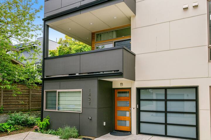 Modern 3BR | Balcony | Washer/Dryer gallery image 3