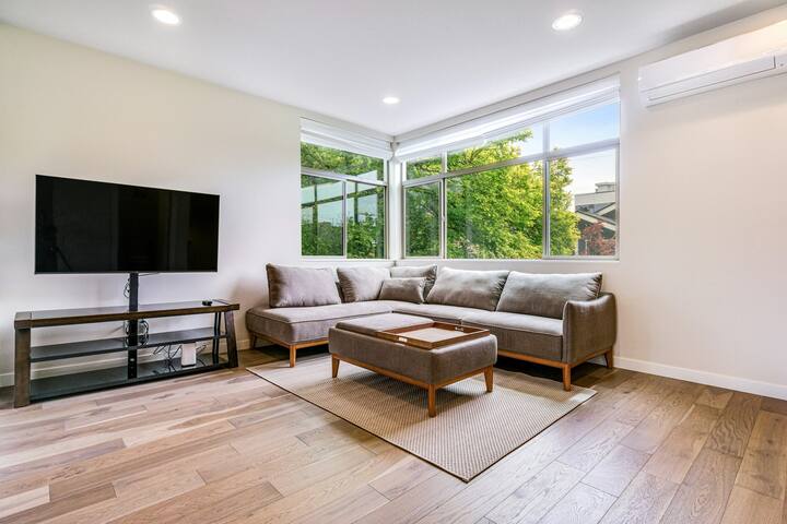 Modern 3BR | Balcony | Washer/Dryer