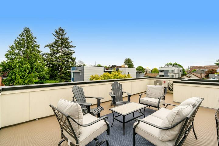 Modern 3BR | Balcony | Washer/Dryer gallery image 2