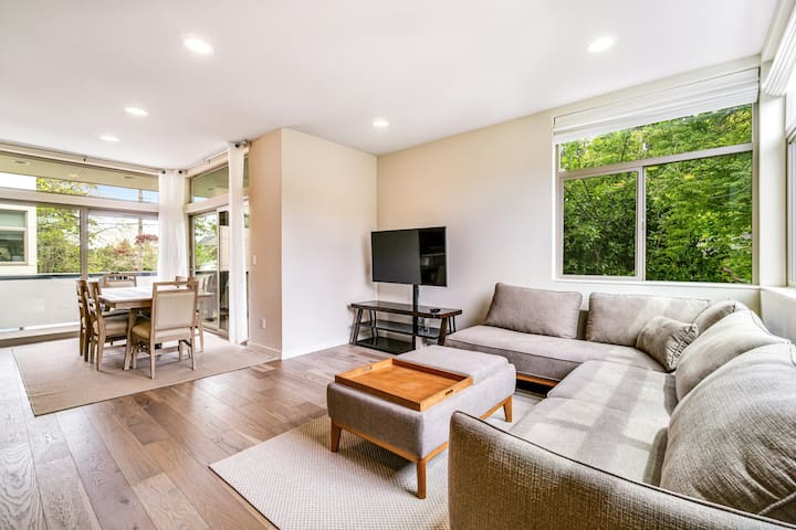 Modern 3BR | Balcony | Washer/Dryer gallery image 5