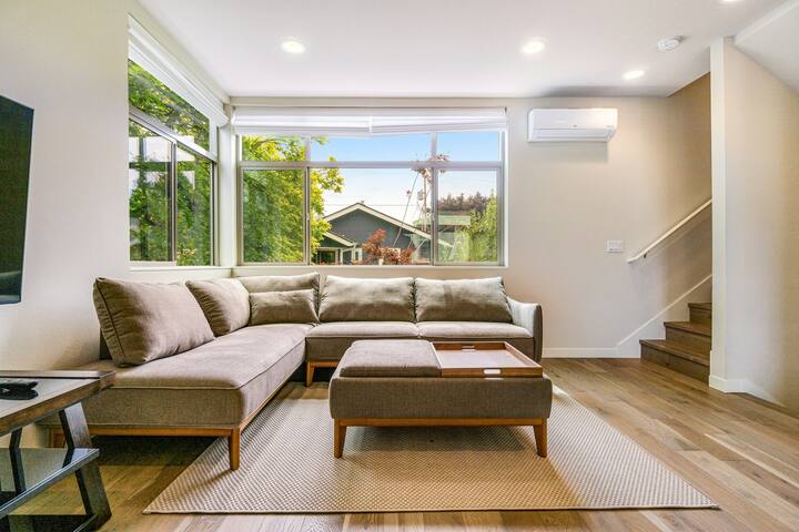 Modern 3BR | Balcony | Washer/Dryer gallery image 4