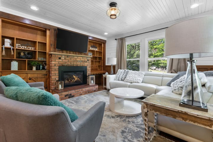 Doe Creek Farmhouse Blowing Rock | Pond • Hot Tub - Blowing Rock, NC