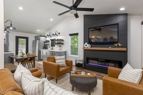 Ultra Modern Private Cabin w/HOT TUB | Sleeps 6