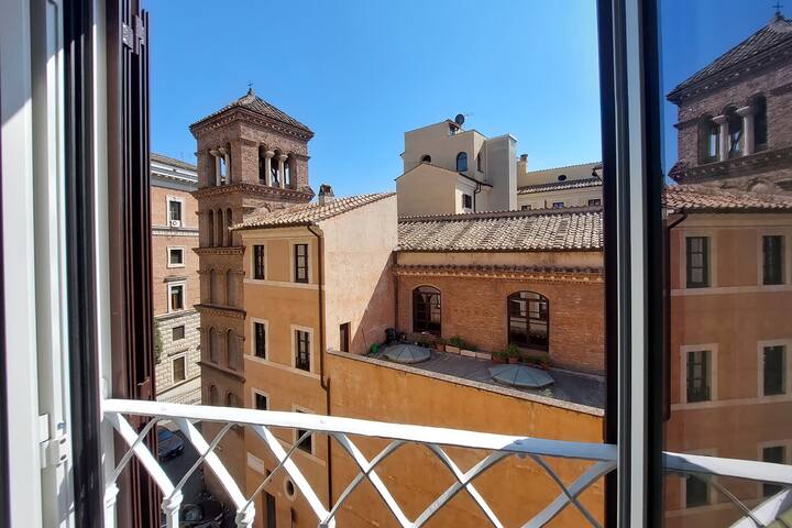 Beautiful Terrace A/C Chic Historic Flat Sonata gallery image 4