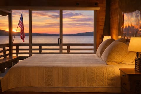 The Boathouse-* Waterfront*Dock*Pet Friendly