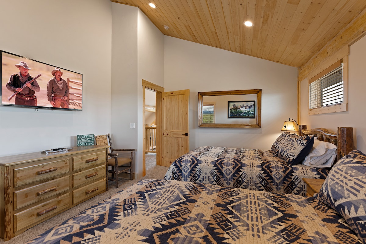 Sunset Magic ~ slaapkamer #2 op de bovenste verdieping met (2) queensize bedden