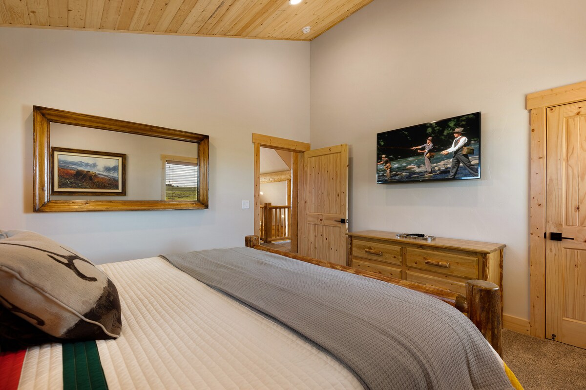 Sunset Magic ~ slaapkamer #3 op bovenverdieping met kingsize bed