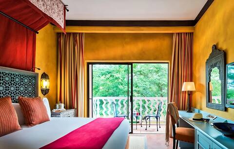 Relax and Recharge! Four Rooms with Garden View!