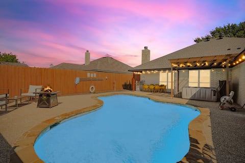 Paradise, Modern Home, Pool & Hot Tub for over 30
