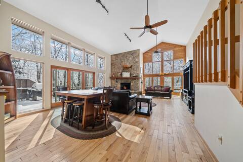Hidden Valley 6BR/Sleeps 16 Hot Tub & Shuttle