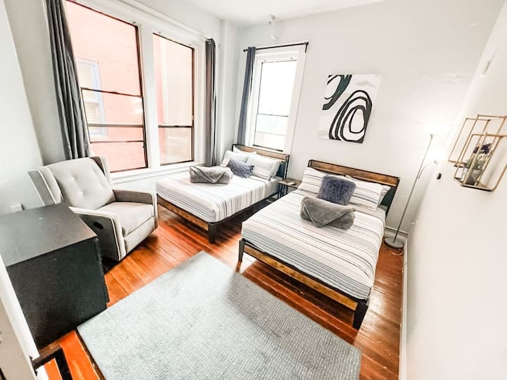 2bdrm Suite Quiet W Parking 4 Beds #404 Top Floor - San Diego, CA