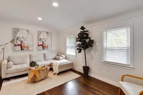 Warm and Welcoming Upper Flat