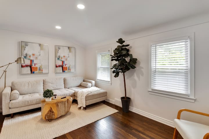 Warm and Welcoming Upper Flat