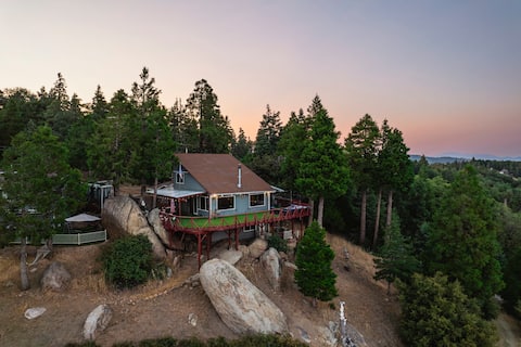Enchanting Mountain Retreat with Breathtaking View