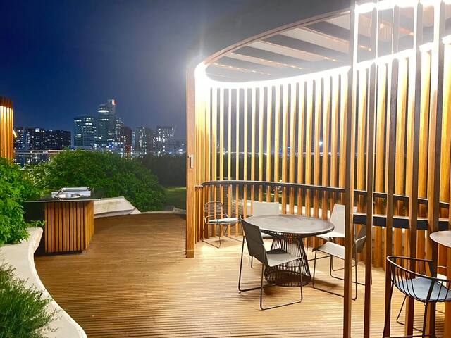 Luxe Oceanview apartment with Resort Style Living gallery image 4