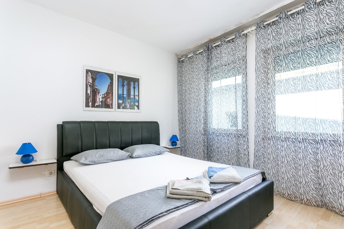 Საძინებელი 1, % {market}: 11 მ²