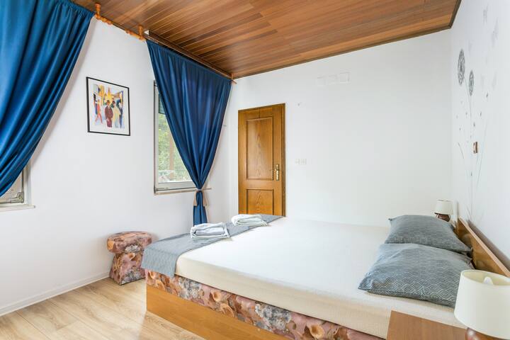 Chambre 2, Surface : 12 m²