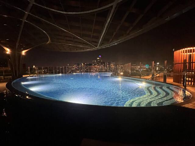 Southbank Serenity – 2BR Oasis on the 45th Floor gallery image 3