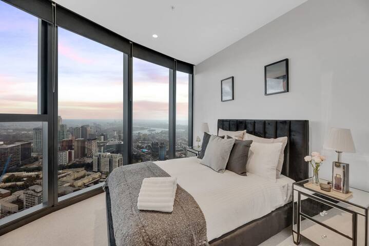 Southbank Serenity – 2BR Oasis on the 45th Floor gallery image 2