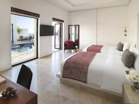 Beachfront Resort! Two Villas with Plunge Pool