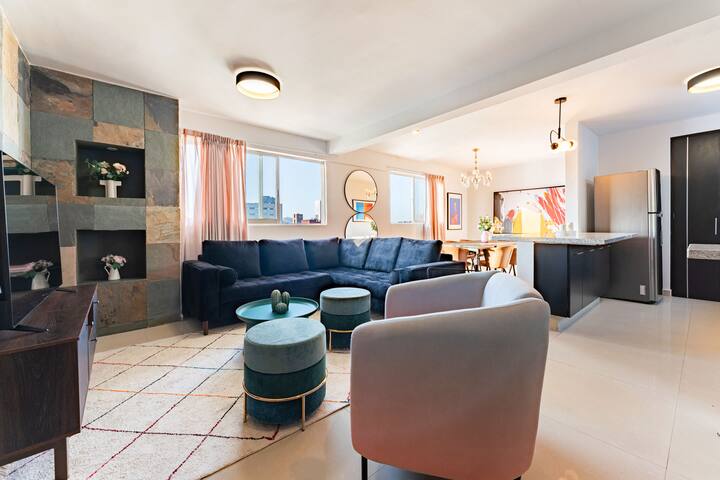 Roma Retreat: Stylish, Spacious, Best for Groups!