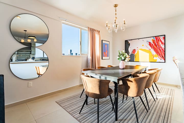 Roma Retreat: Stylish, Spacious, Best for Groups! gallery image 4