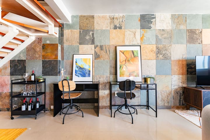 Roma Retreat: Stylish, Spacious, Best for Groups! gallery image 3