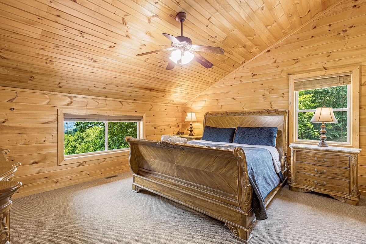 Горно ниво - главен апартман/четврта спална соба - брачен кревет (широк 180 - 200 см