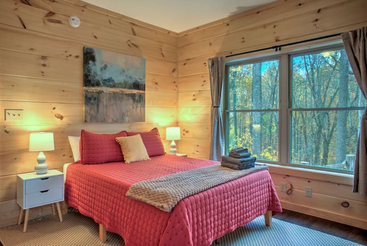 Guest Room #1 with Queen Bed & access to Back Porch
