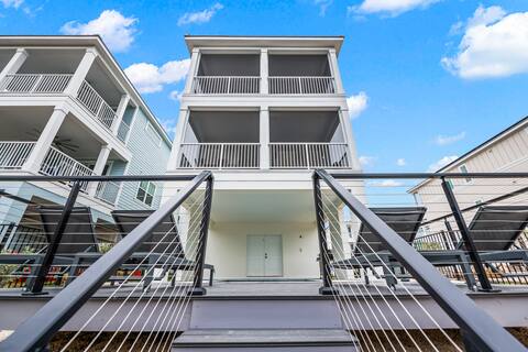 New Eco Canal Front home with Pool - Salty Seagull