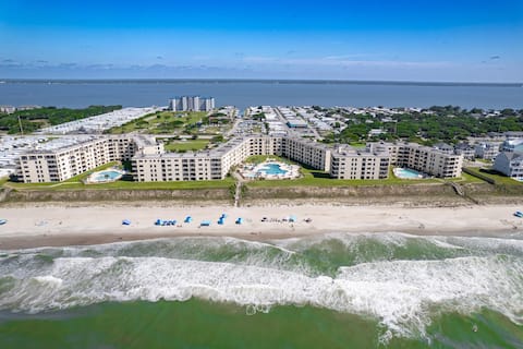 Easy Breezy-Oceanfront 1st floor condo in Fun-Fill