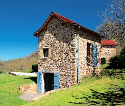 Charming dovecote, swimming pool and jacuzzi