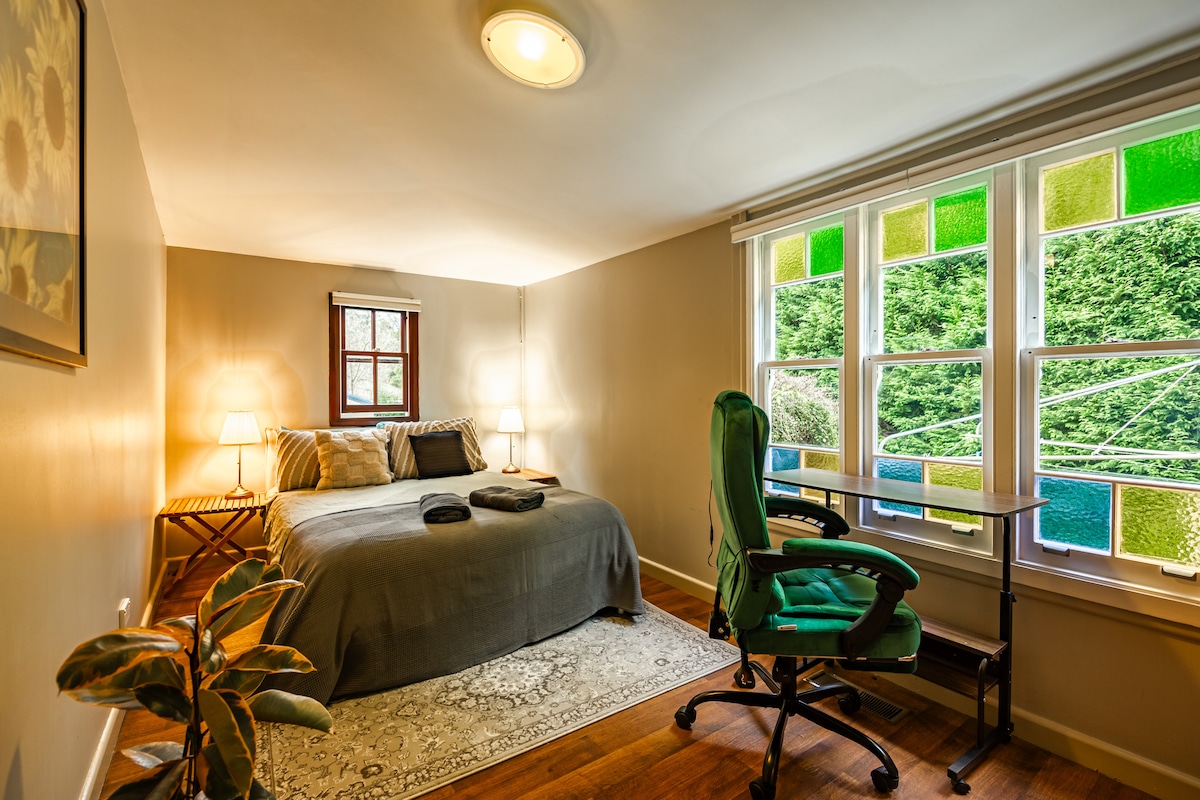 Главна спална соба со работен простор