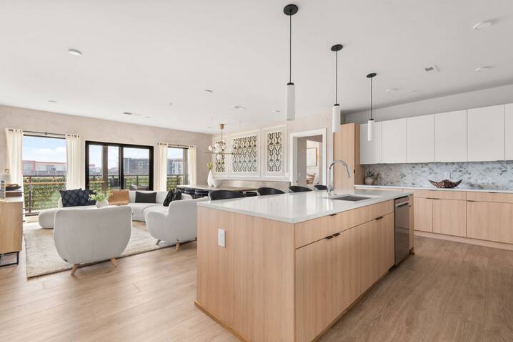 The Grand Social: Condo w/pool & private balcony gallery image 4