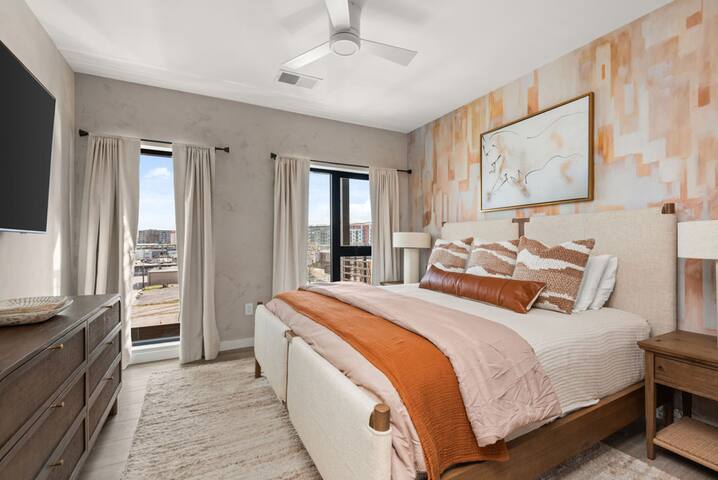 The Grand Social: Condo w/pool & private balcony gallery image 3