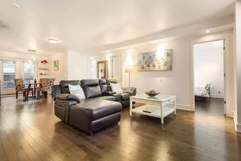 *Stylish quiet clean-Entire unit separate entrance