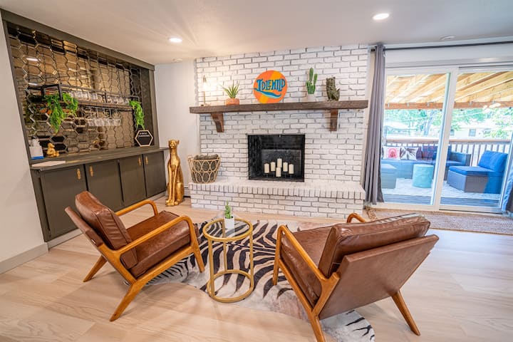 Spacious Gathering, Backyard Oasis, Hot Tub, + Gym