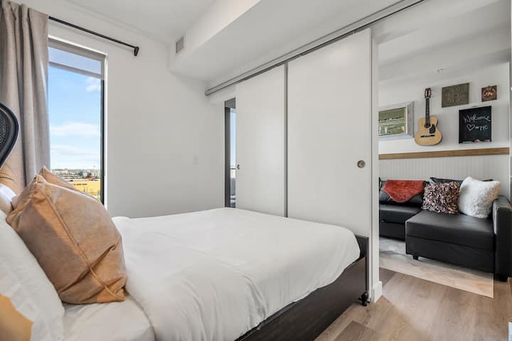 Komunitný duch: Komunitná asociácia Bridgeland-Riverside je známa svojím silným zmyslom pre komunitu a počas celého roka hostí početné podujatia.