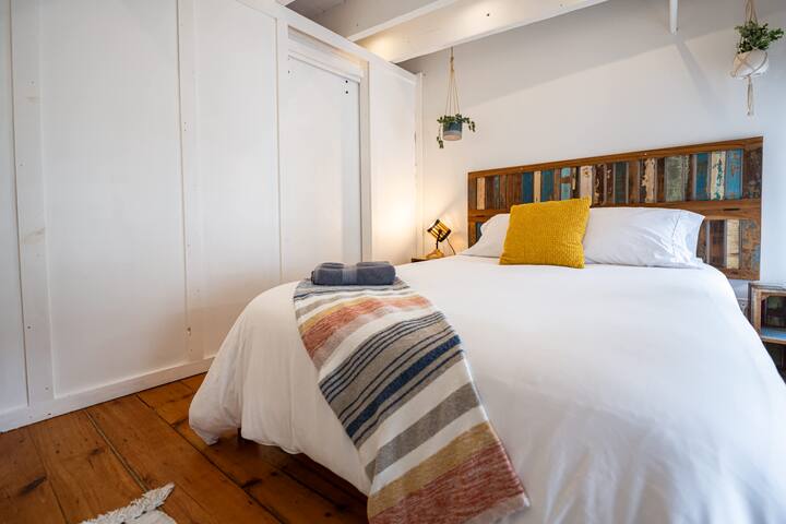 Stunning Old Montreal Penthouse gallery image 5