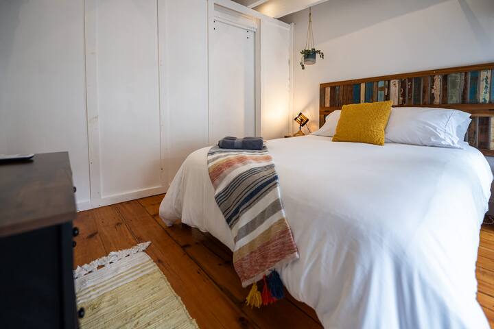 Stunning Old Montreal Penthouse gallery image 4