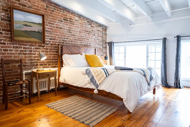 Stunning Old Montreal Penthouse - Apartments for Rent in Montreal