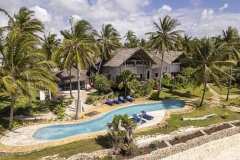 Luxury Beachfront Villa - Michamvi