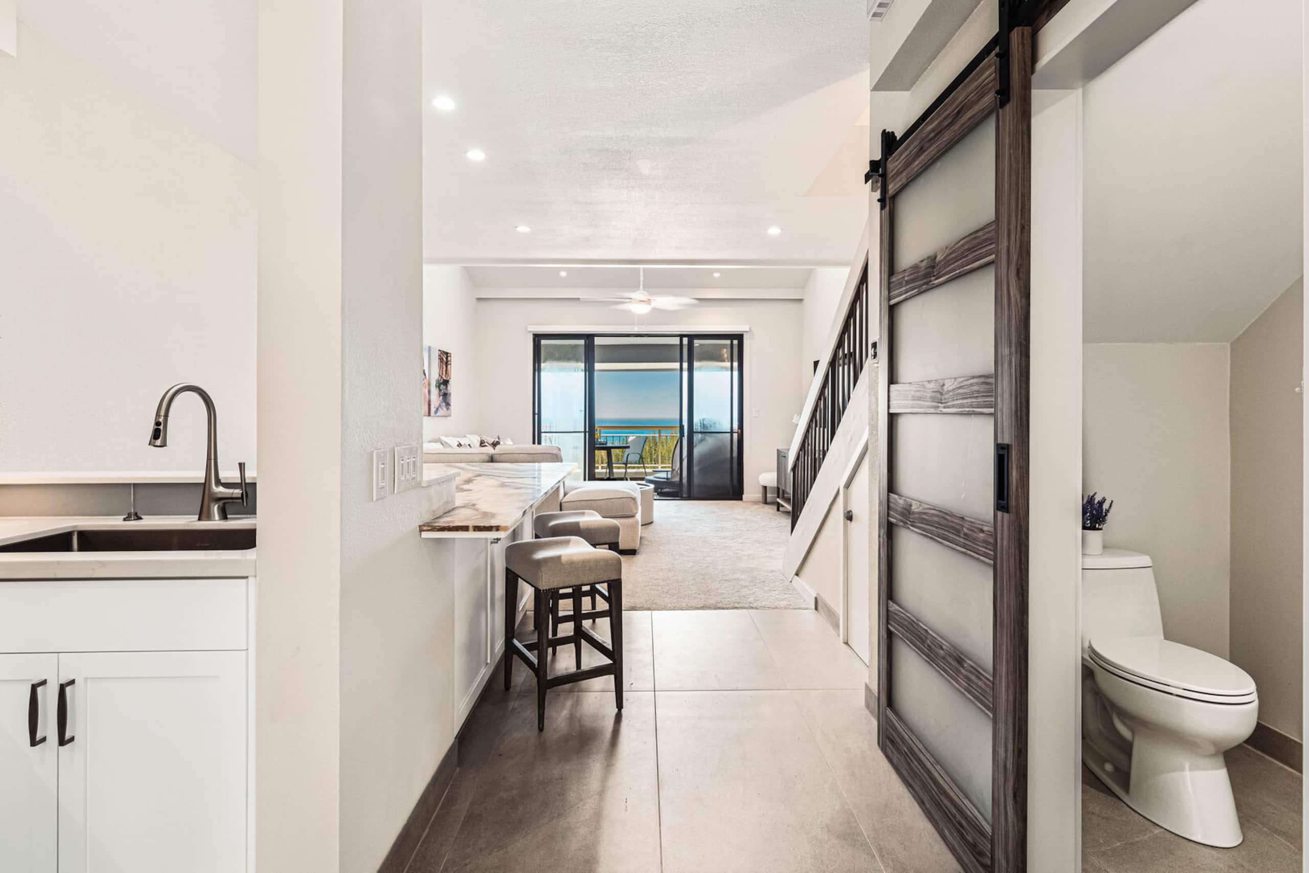 Condo in Lahaina · ★4.58 · 1 bedroom · 2 beds · 1.5 private baths - Image 12