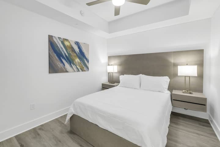 Gostinjska soba s bračnim krevetom (160x200), pametnim TV-om, brzom Wi-Fi mrežom i ormarom