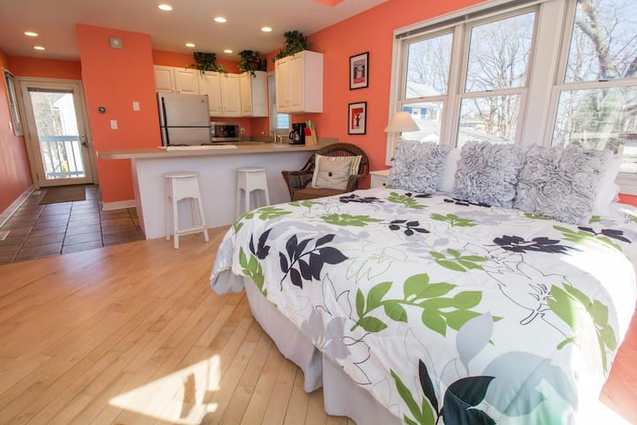 Cozy Couples Retreat In Beachwalk Resort W/ Hot Tu - Míchigan